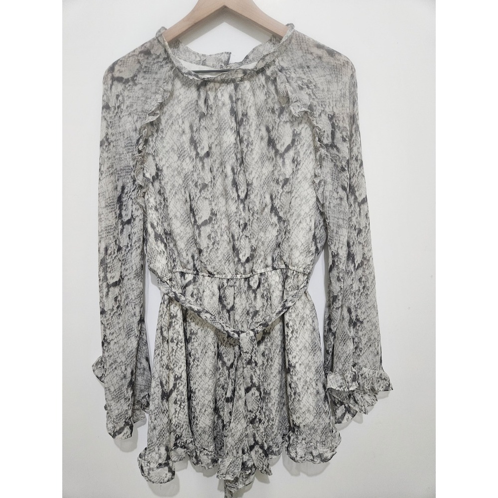 She + Sky Grey Snakeskin Print Ruffle Long‎ Sleeve Romper Size L SS3565